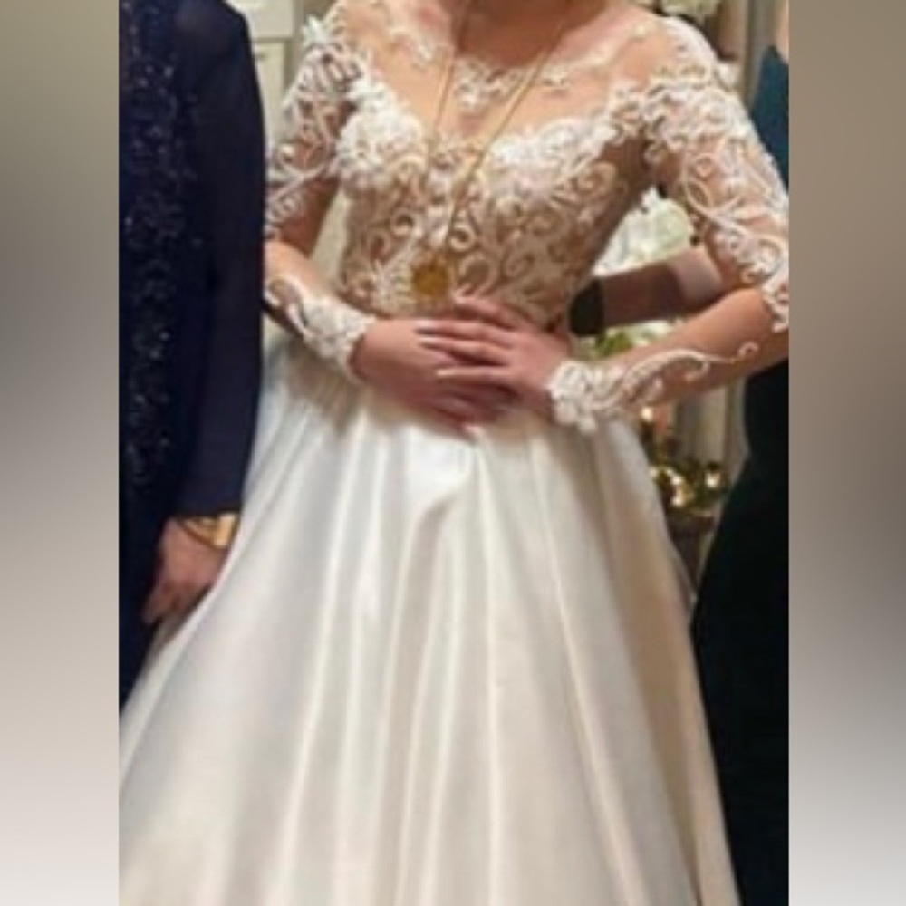 Ivory wedding dress